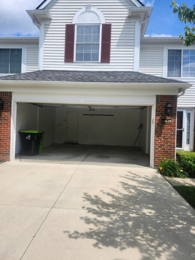Foto del edificio - 41628 Mitchell Rd