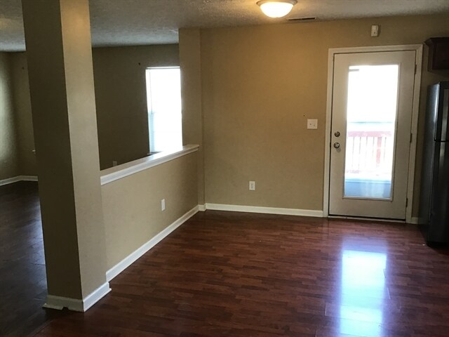 Building Photo - 942 Sheets Ct