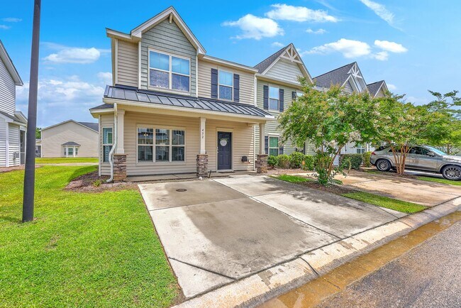 Foto del edificio - Spacious End-Unit Townhome with Modern Com...