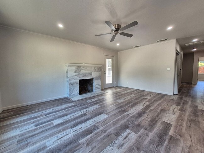 Foto del edificio - 3 Bedroom Home Near Montgomery Village