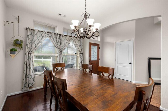 Foto del edificio - 7903 Needlepoint Rd