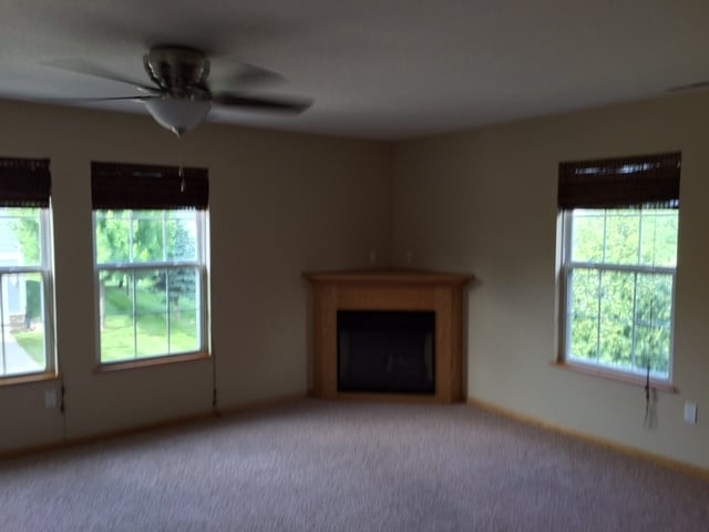 Nice End unit with corner fireplace - 3055 SW Arlan Ln
