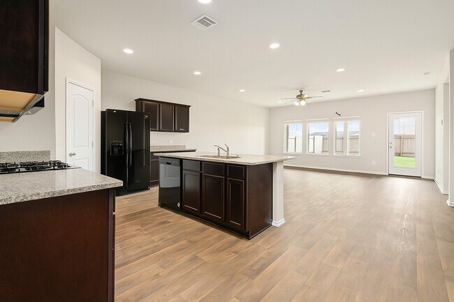 Foto del edificio - 15422 Massey Frst Dr