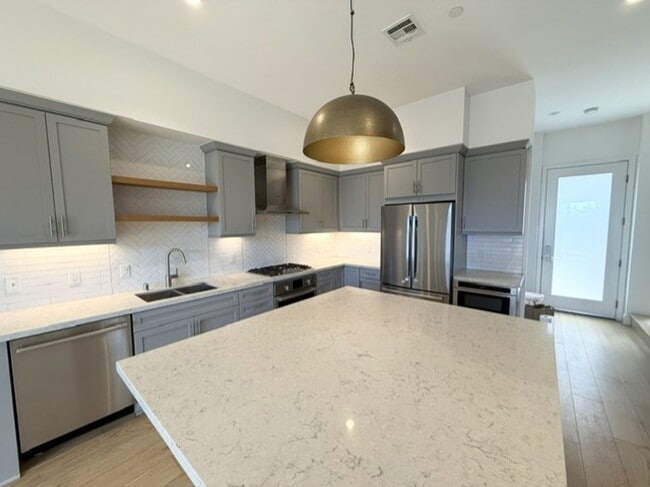 Photo - 1920 S Pacific Coast Hwy (Redondo Beach, CA) Townhome