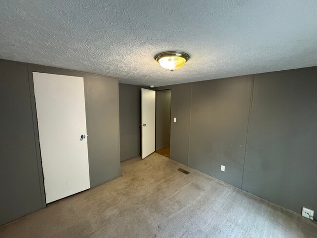 Foto del edificio - 871 Fairgarden Cir