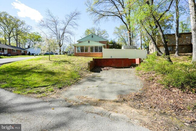 Building Photo - 33 Evelyn Ln
