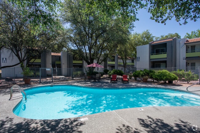 Building Photo - Saguaro Villas