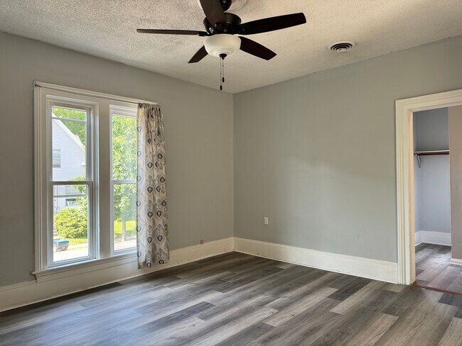 Living Room - 211 E Mulberry St