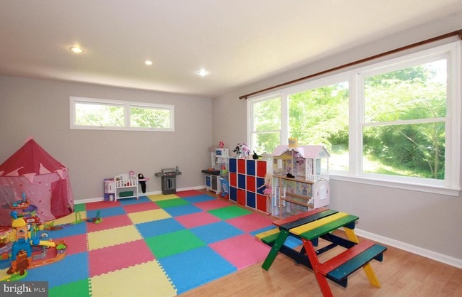 Building Photo - 5529 Southampton Dr