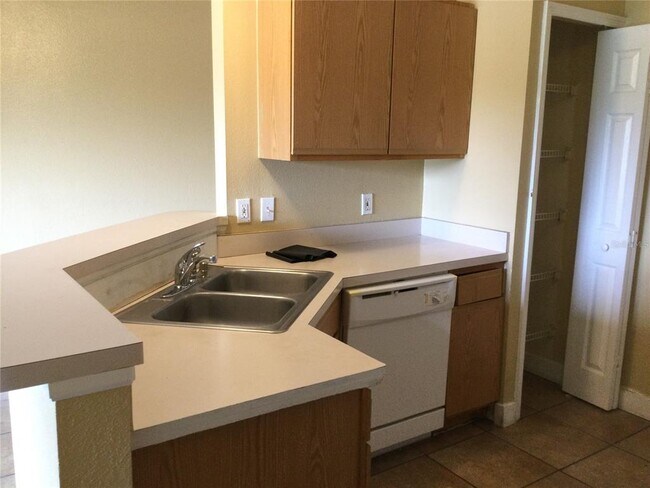 Foto del edificio - 12949 Odyssey Lake Way