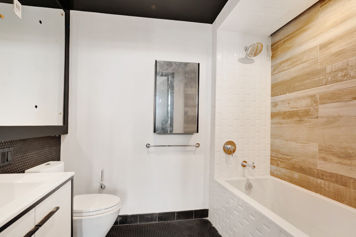 Primary Photo - 1357 Flatbush Ave
