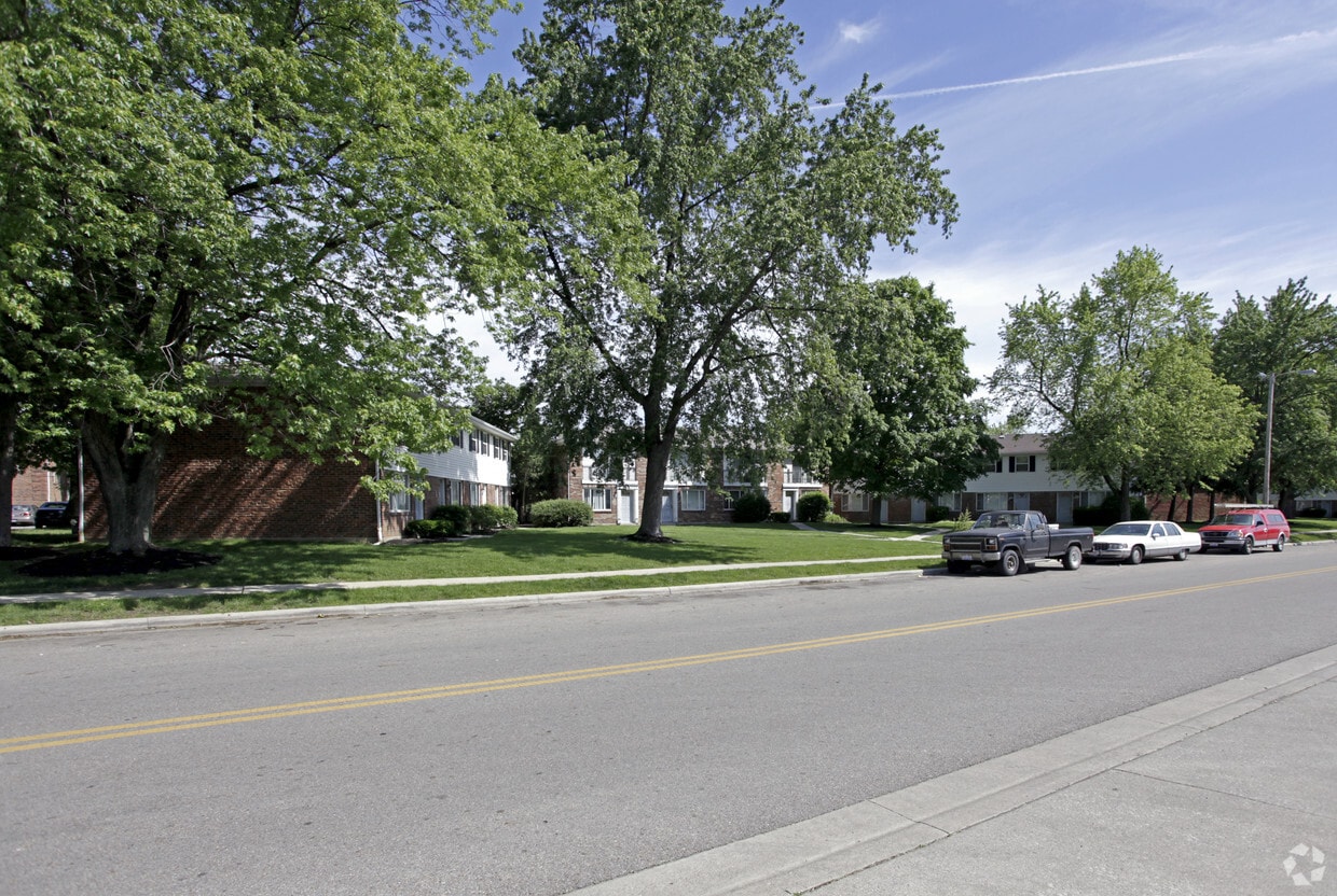 Building Photo - 4984-5006 Medfield Way