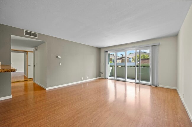 Building Photo - 1458 Hudson St