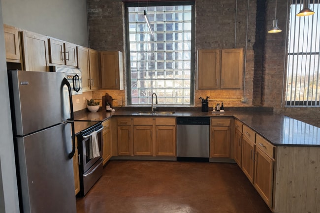 Building Photo - Ovaltine Court