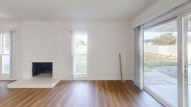 Building Photo - Charming Single-Story Home in Prime Orange...