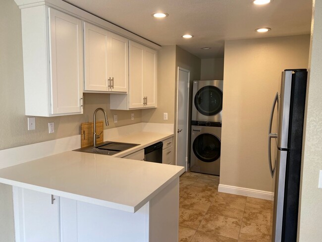 Building Photo - Remodeled 2-Story Townhome in RSM