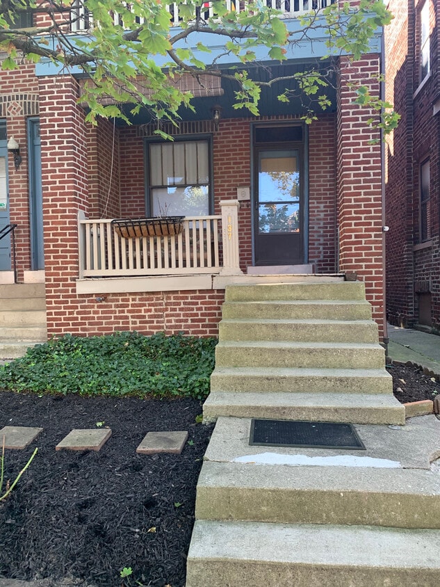 Primary Photo - 137 W 1st Ave