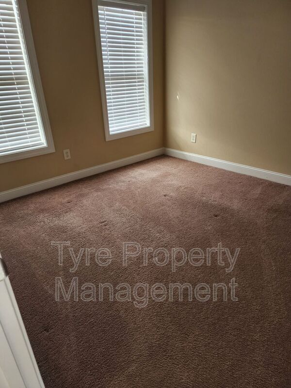 Building Photo - 2215 Brookville Dr
