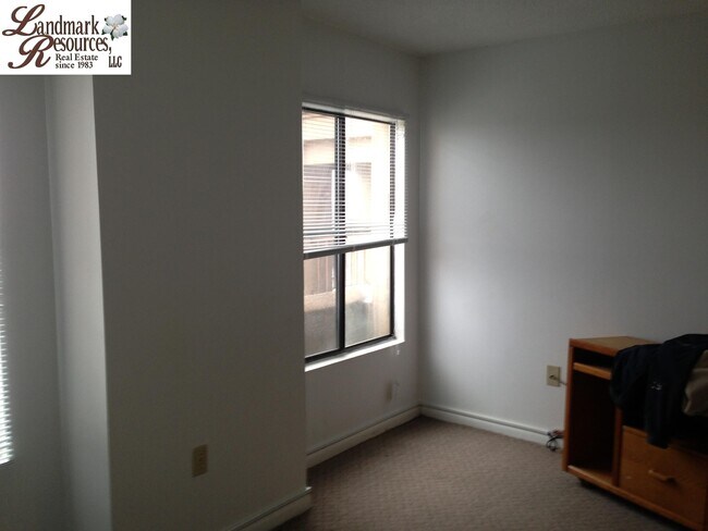 Foto del edificio - 1600 Park Cir