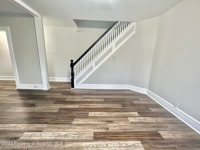 Building Photo - 606 Taylor Ave