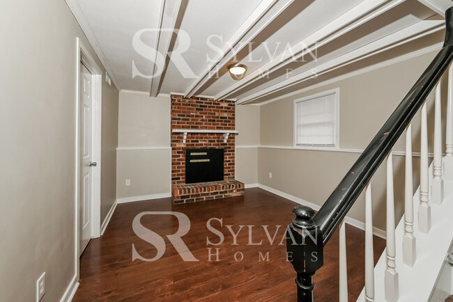 Building Photo - Your dream home awaits