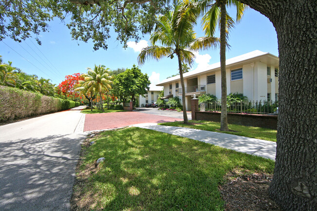 Foto del edificio - Gardens of Pinecrest