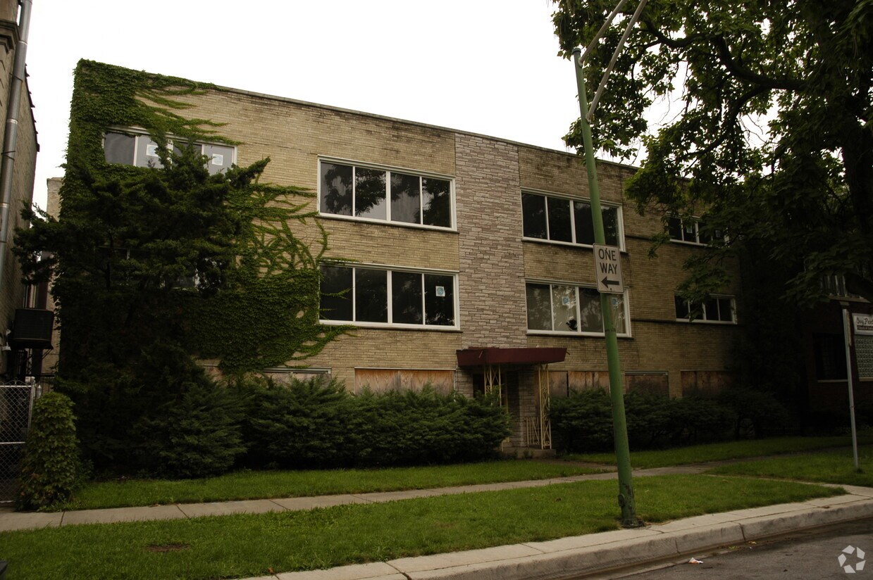 Foto principal - 7115 S Oglesby Ave