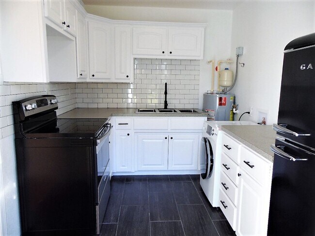 Building Photo - Madison Street Quarters - 1 bedroom 1 bath studio