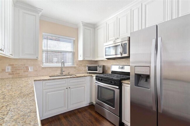 Foto del edificio - Updated West Fort Worth home with large ya...