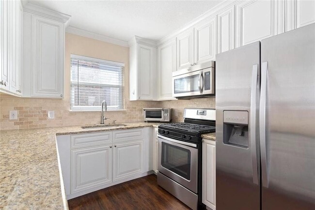 Building Photo - Updated West Fort Worth home with large yard for entertaining