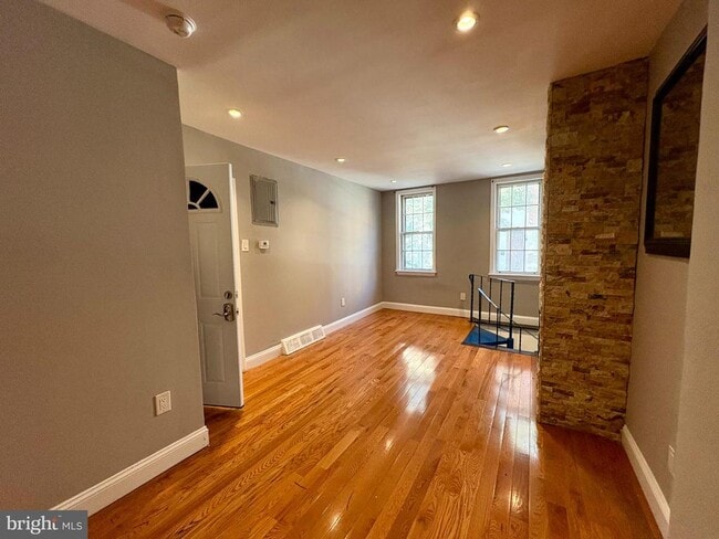 Building Photo - 341 S 12th St