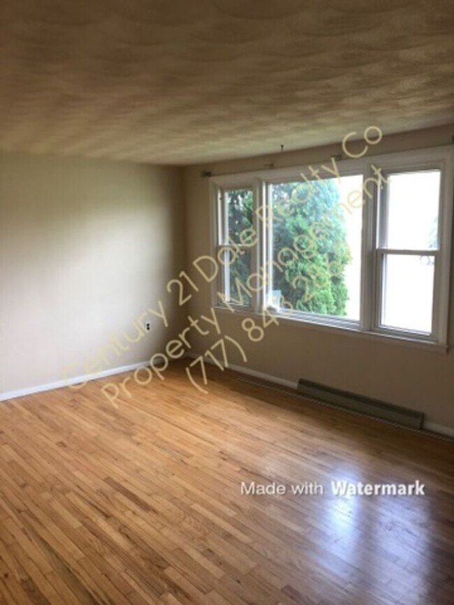 Building Photo - Charming 3 Bedroom home in Red Lion School...