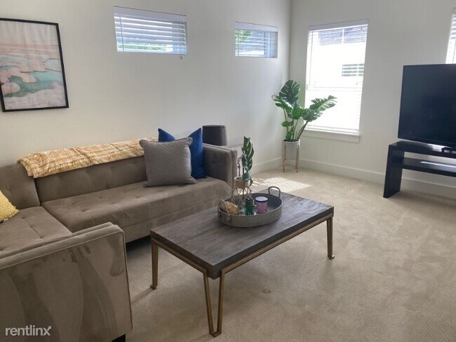 Foto del edificio - 3 br, 2.5 bath House - 3014 E 14 1/2 ST