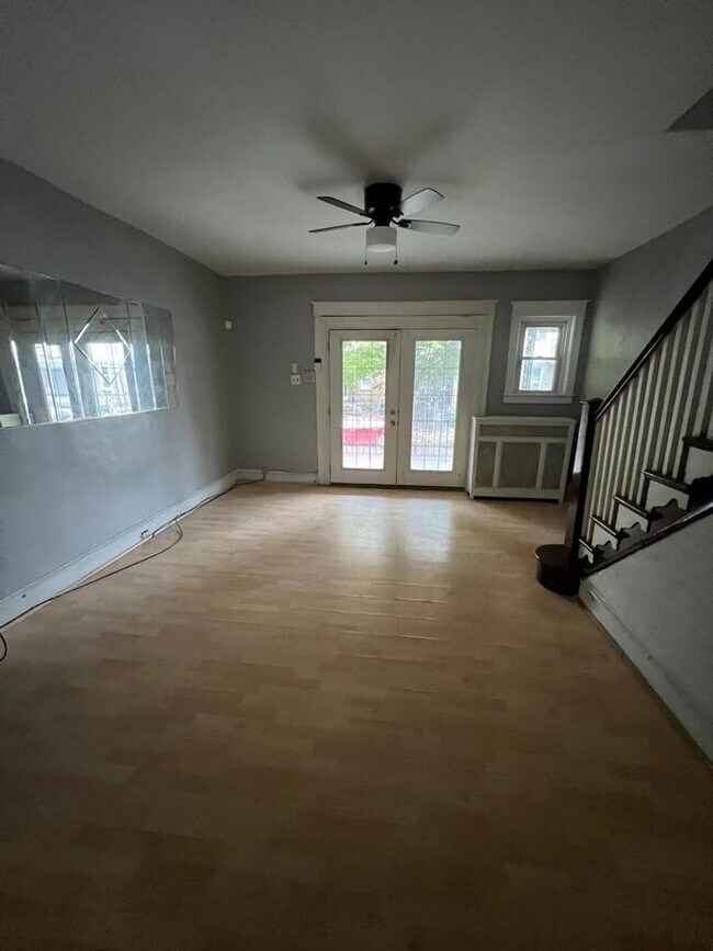 Foto del edificio - Remodeled Front Porch Home - Frankford