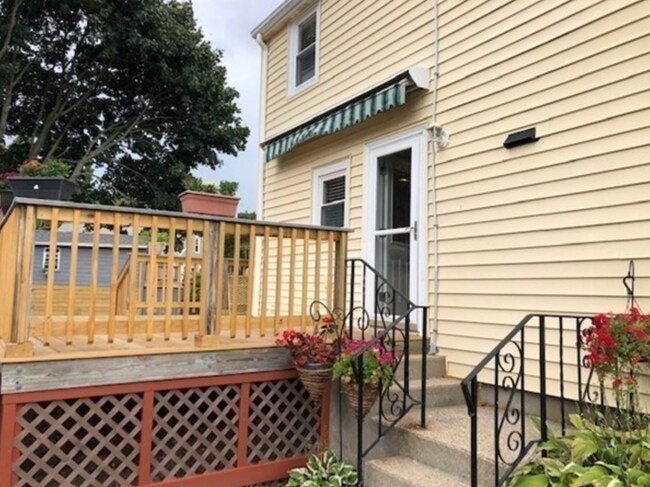 Building Photo - 33 Greenwood Ave