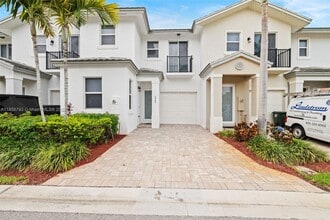 Building Photo - 6907 Pines Cir