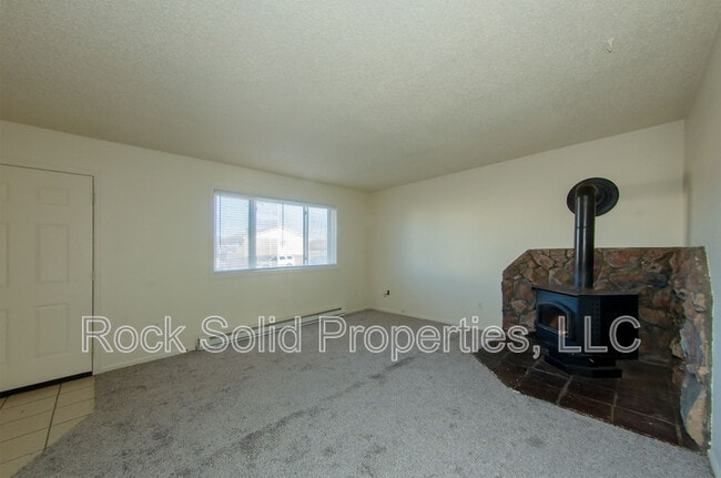 Building Photo - 1825 Edgewater Ave