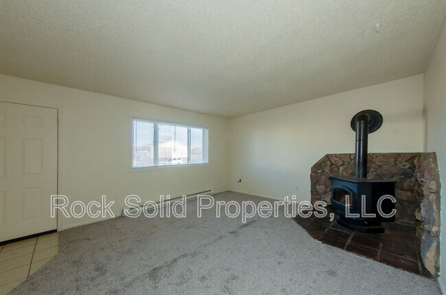 Foto del edificio - 1825 Edgewater Ave