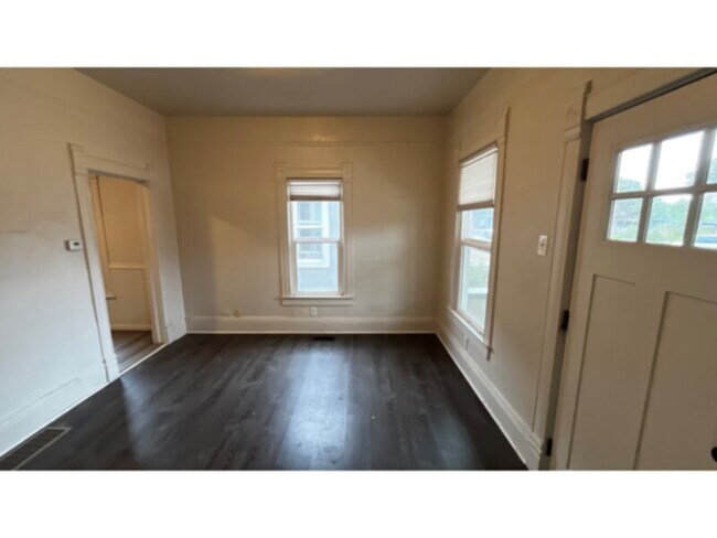 Foto del edificio - Located within walking distance of Weidner...