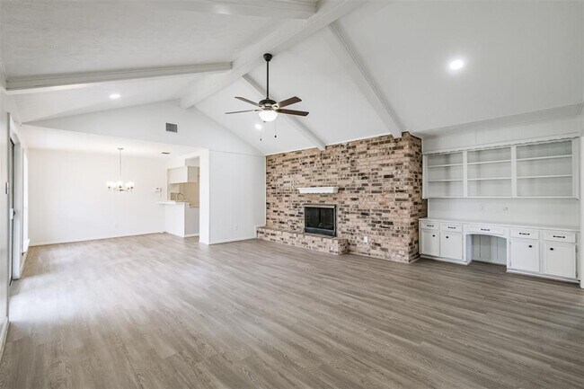 Foto del edificio - 3311 Palm Desert Ln