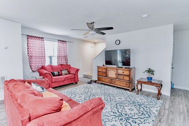 Building Photo - 822 Purcell Dr