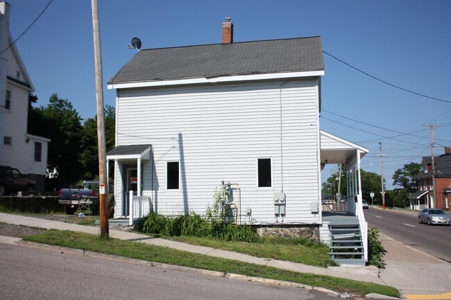 Building Photo - 109 E Montezuma Ave