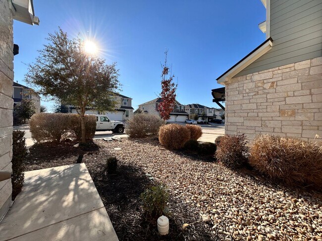 Foto del edificio - Charming 3 Bed / 2.5 Bath Family Home