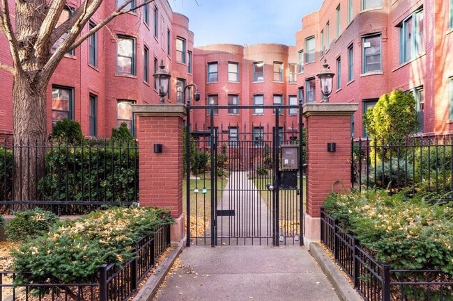 Building Photo - 828 W Lakeside Pl