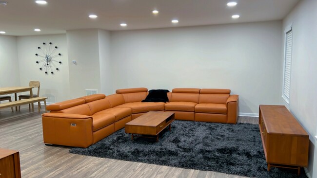 Building Photo - 663 Heavenly Days St