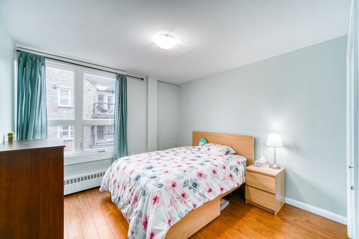 Primary Photo - 5222-5222 Green St