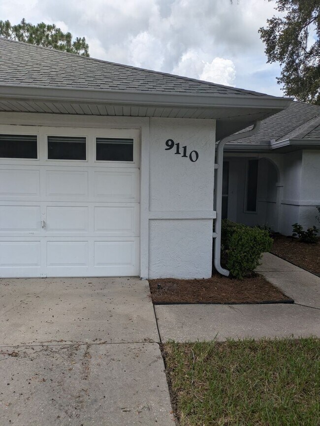 Building Photo - 2 Bedroom 2 Bath Maintenance Free Villa in...