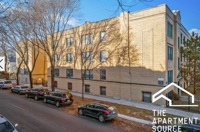 Building Photo - 5034 N Wolcott Ave
