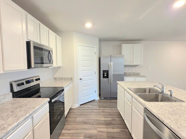 Foto del edificio - 4-Bedroom Home - Woodlands