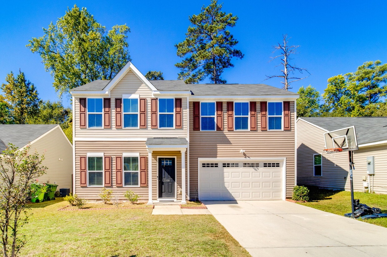 Foto principal - 1108 Lake Village Dr